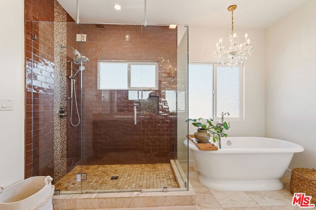 1042 S Stanley Avenue Property Photo 32
