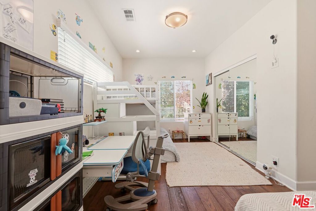 1042 S Stanley Avenue Property Photo 38