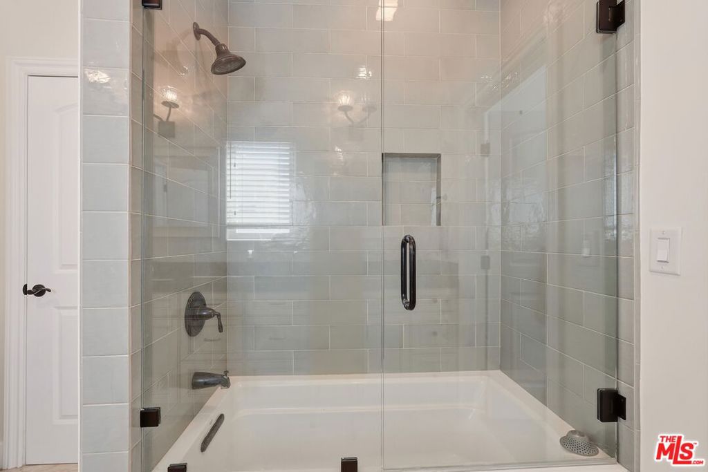 1042 S Stanley Avenue Property Photo 41
