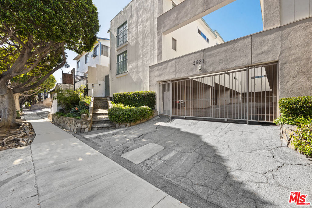 2621 Centinela Avenue 17 Property Photo 20