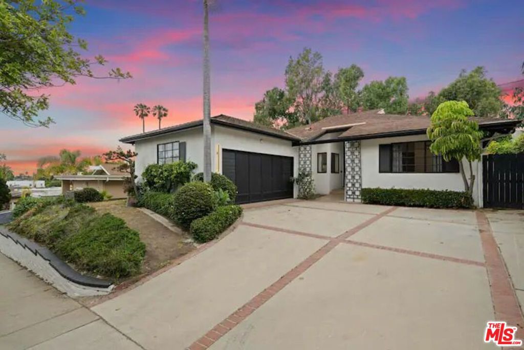 2617 S Beverly Drive Property Photo 1