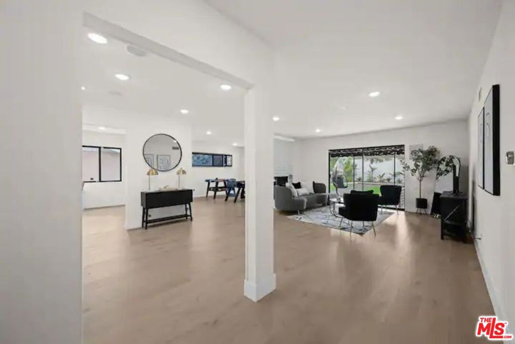 2617 S Beverly Drive Property Photo 5