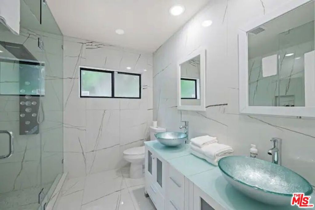2617 S Beverly Drive Property Photo 18