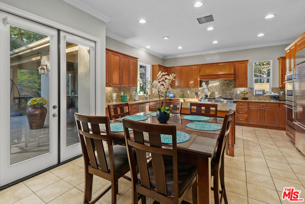 22359 Foxhall Drive Property Photo 18