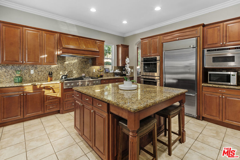 22359 Foxhall Drive Property Photo 19