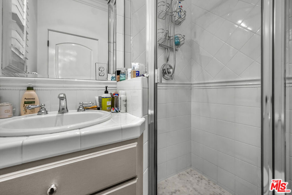 934 Hilldale Avenue Property Photo 20