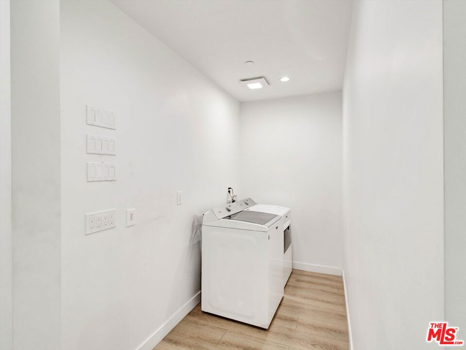 772 N Eastman Avenue Property Photo 6