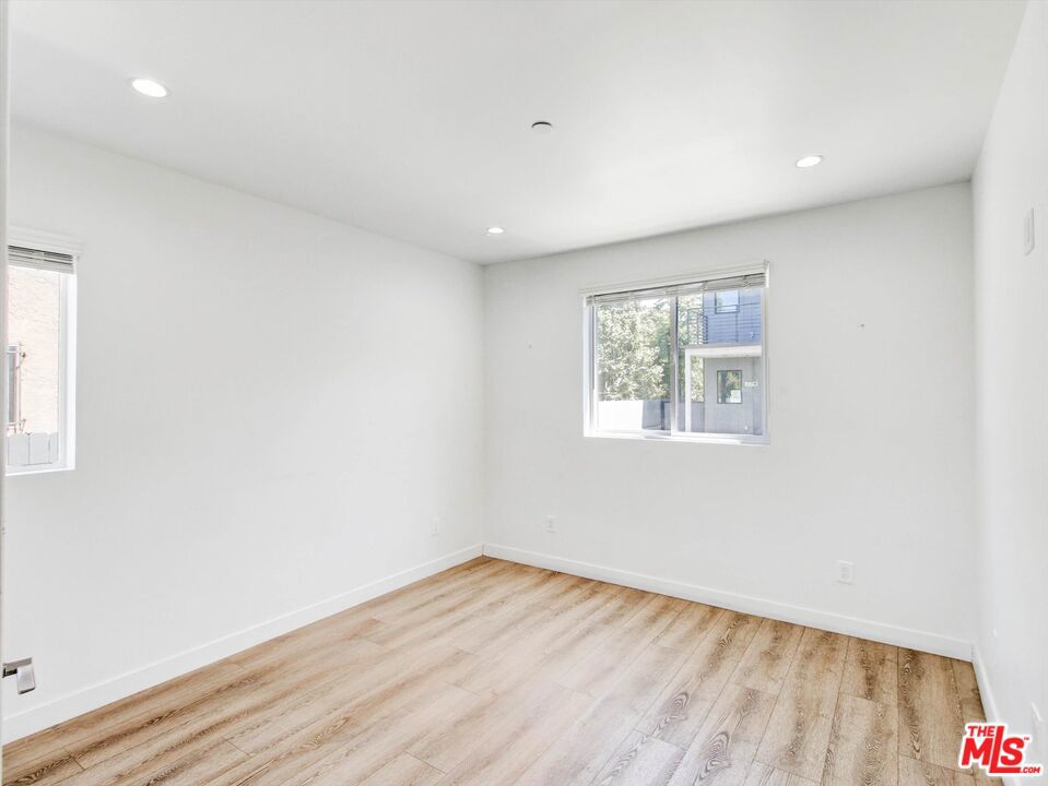 772 N Eastman Avenue Property Photo 8