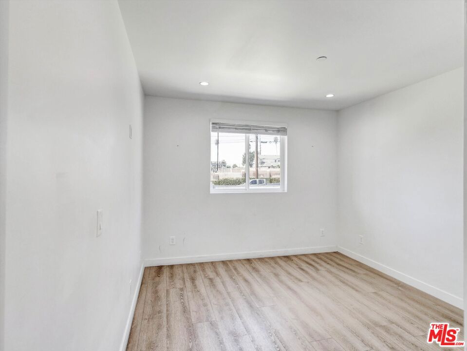 772 N Eastman Avenue Property Photo 10