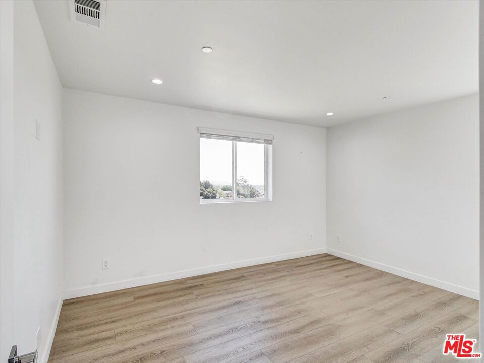 772 N Eastman Avenue Property Photo 16