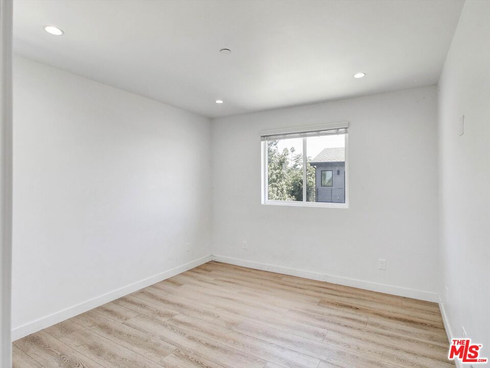 772 N Eastman Avenue Property Photo 18