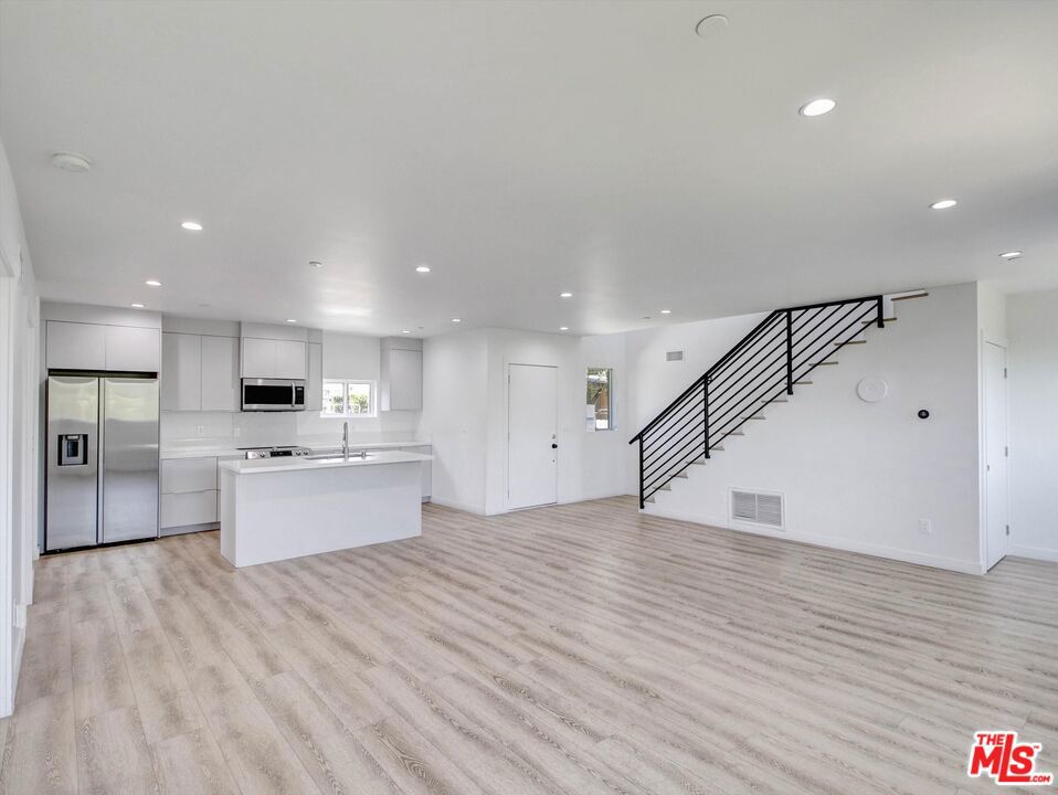 772 N Eastman Avenue Property Photo 23