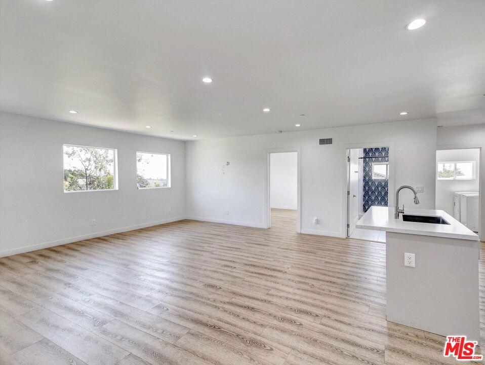 772 N Eastman Avenue Property Photo 26