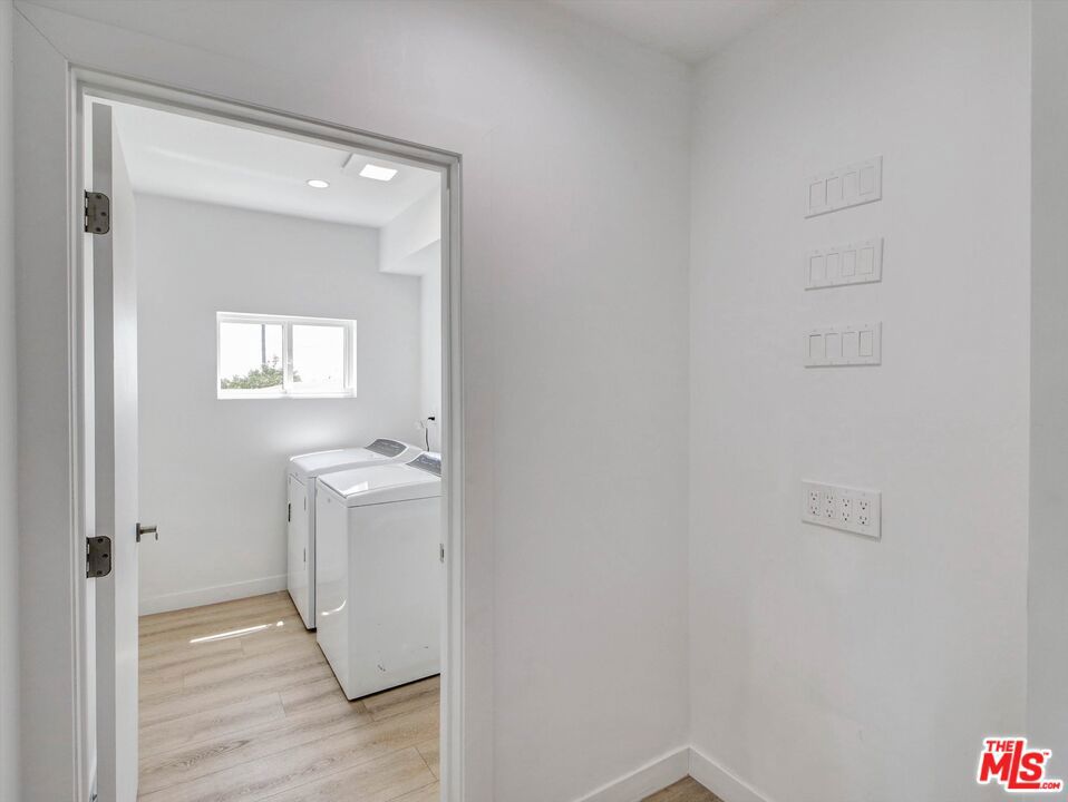 772 N Eastman Avenue Property Photo 29