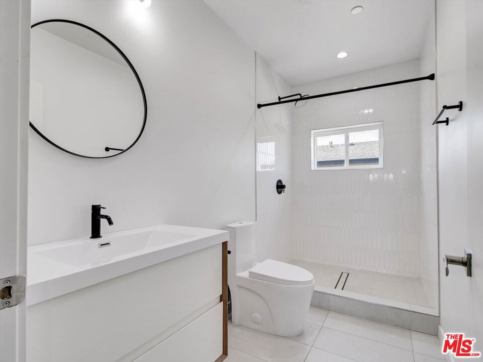 772 N Eastman Avenue Property Photo 35