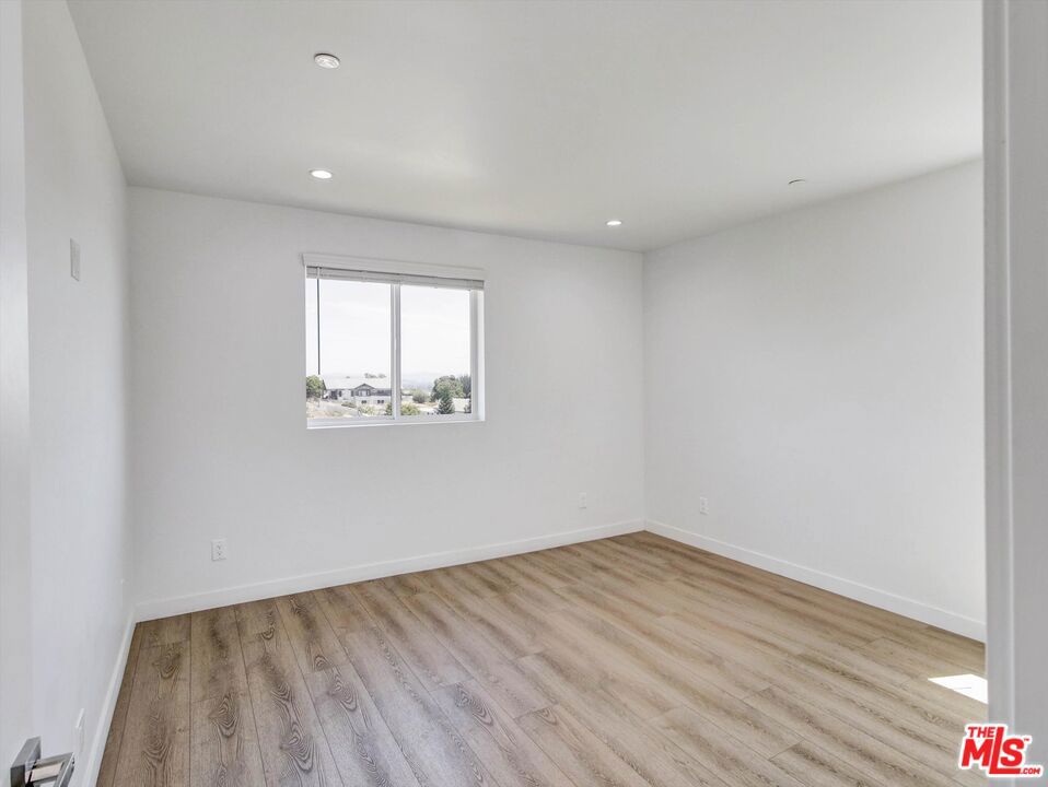 772 N Eastman Avenue Property Photo 37