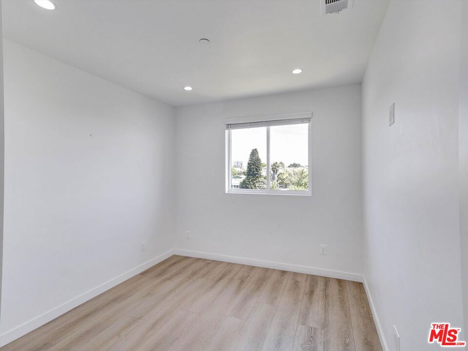 772 N Eastman Avenue Property Photo 39