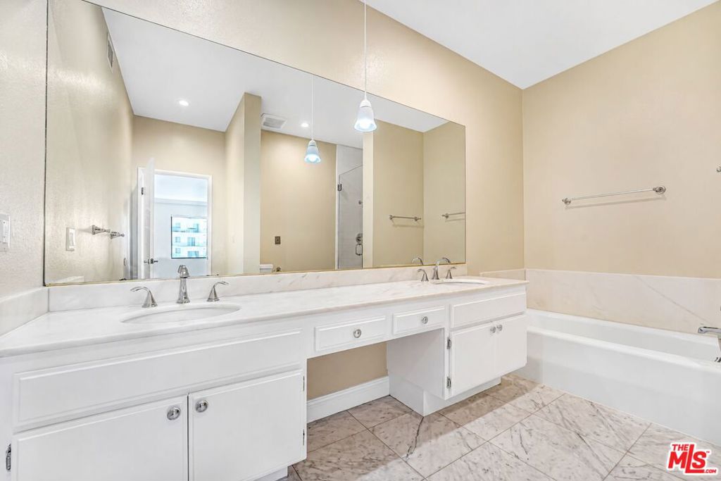 1101 Rexford Drive 303 Property Photo 15