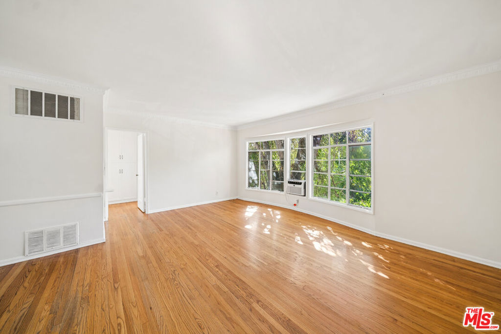 1274 Havenhurst Drive 8 Property Photo 2