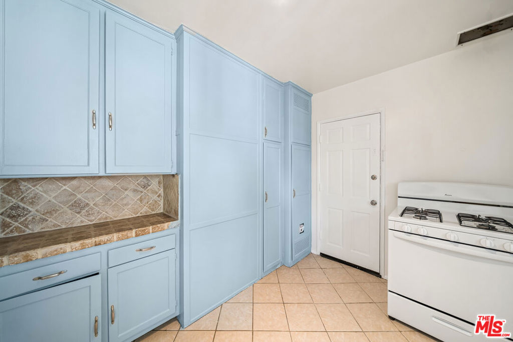 1274 Havenhurst Drive 8 Property Photo 6