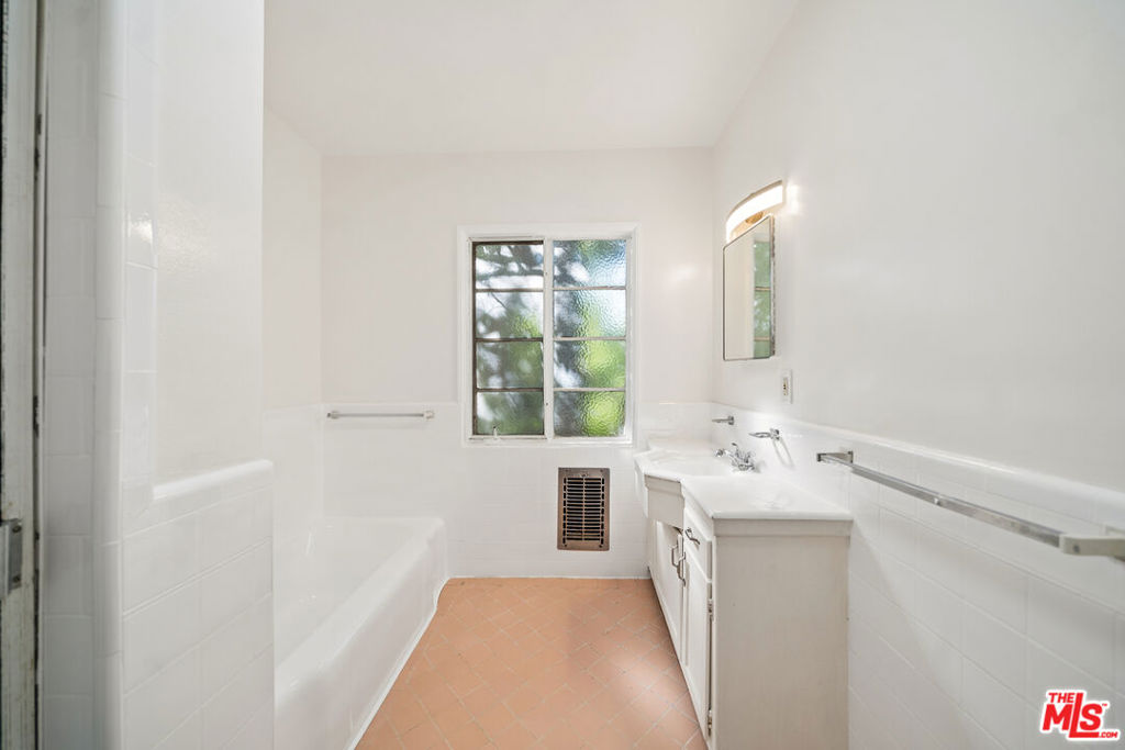 1274 Havenhurst Drive 8 Property Photo 10