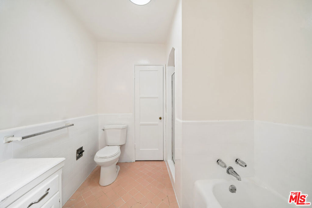 1274 Havenhurst Drive 8 Property Photo 12