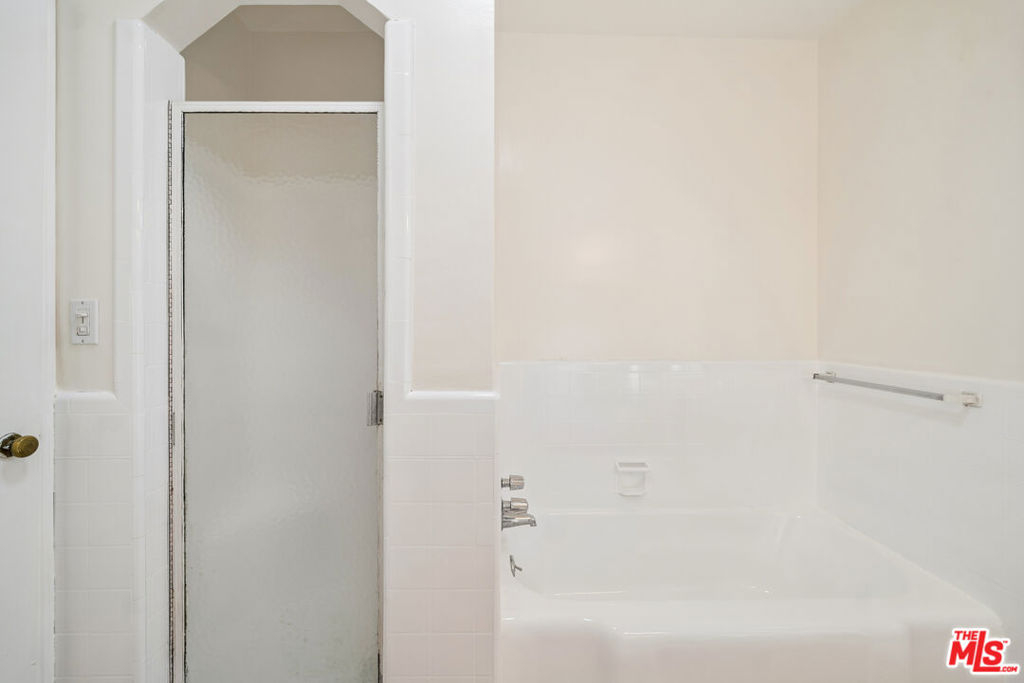 1274 Havenhurst Drive 8 Property Photo 13