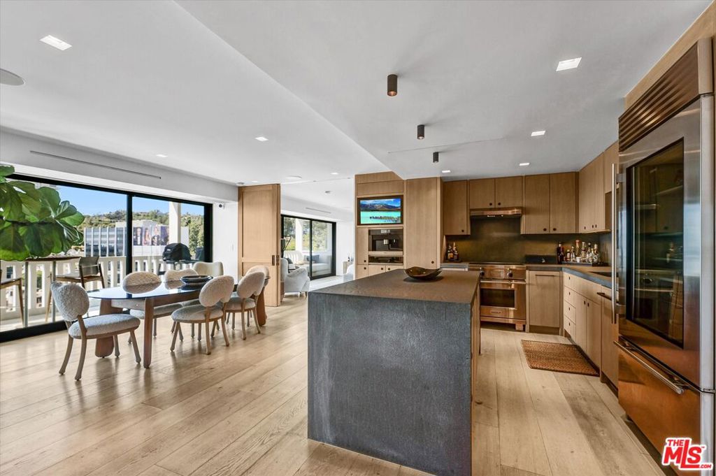 999 N Doheny Drive Ph1 Property Photo 6