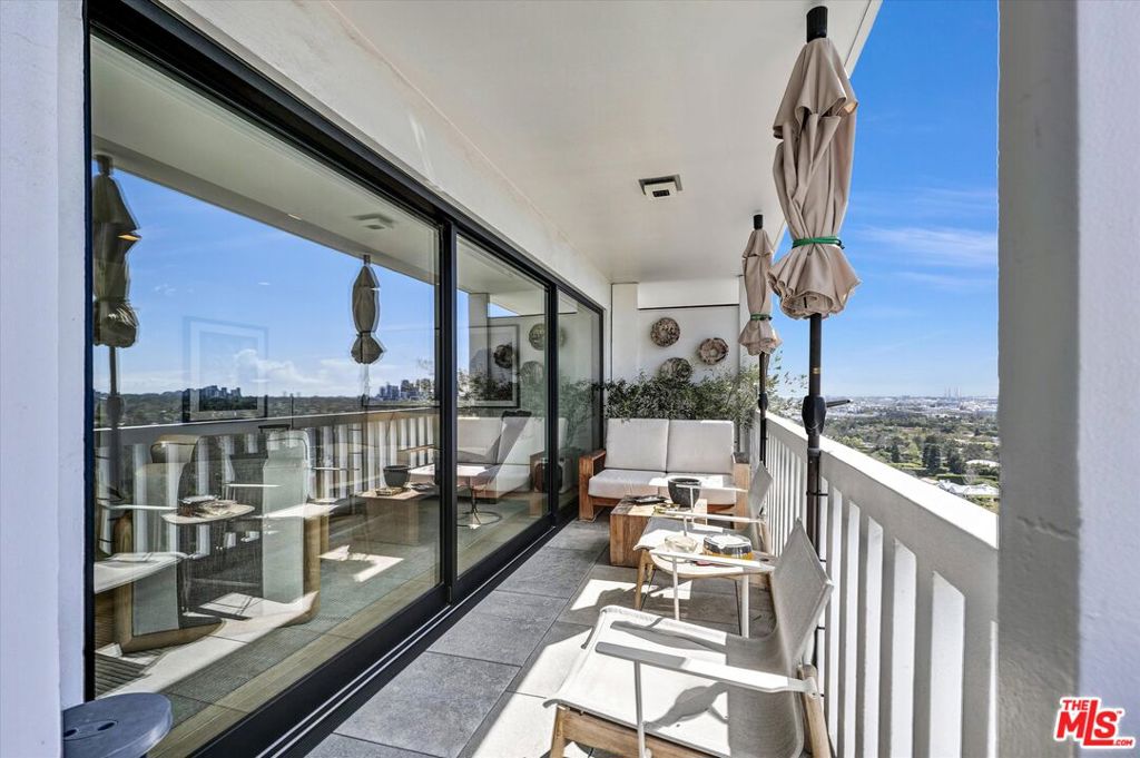 999 N Doheny Drive Ph1 Property Photo 20