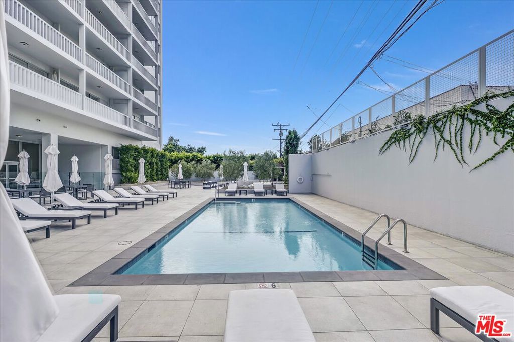 999 N Doheny Drive Ph1 Property Photo 22