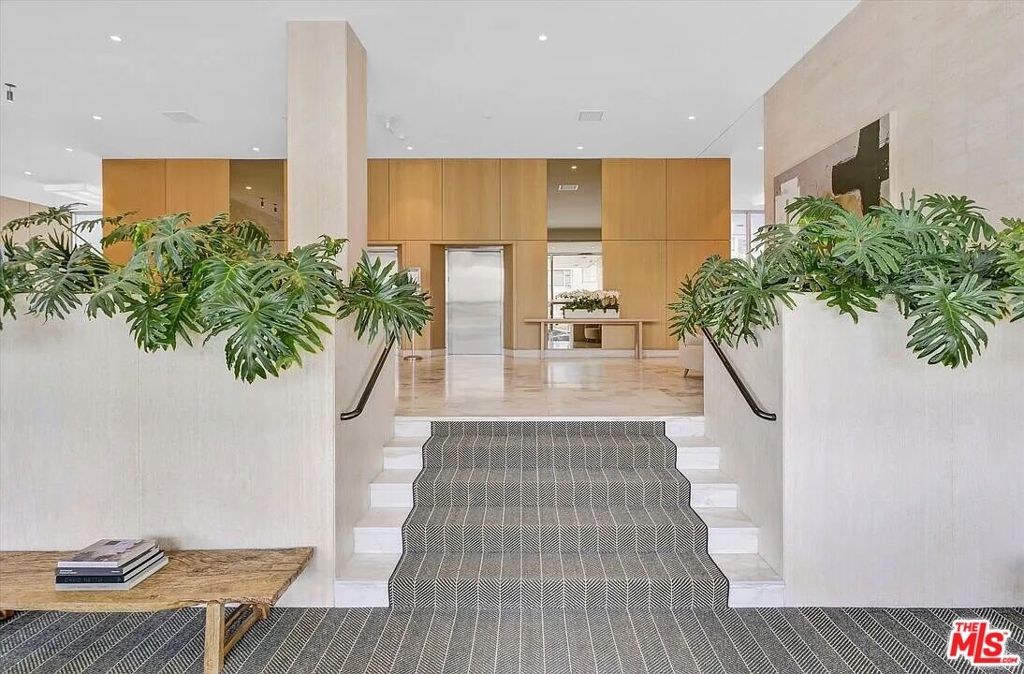 999 N Doheny Drive Ph1 Property Photo 25