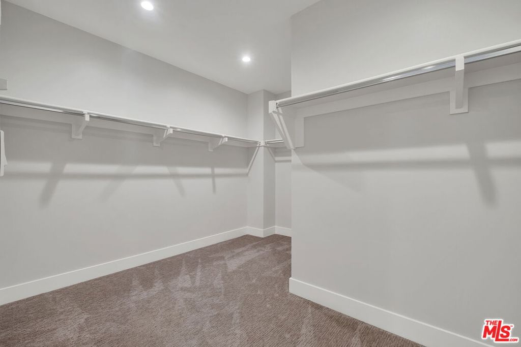 460 N Palm Drive 204 Property Photo 32
