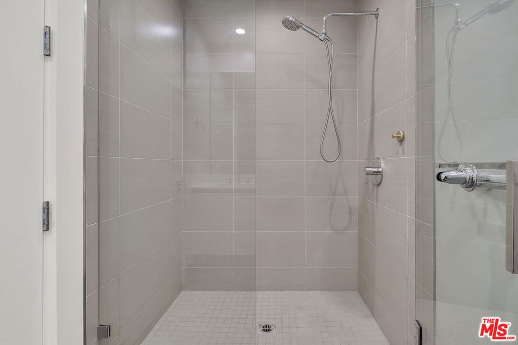 460 N Palm Drive 204 Property Photo 34