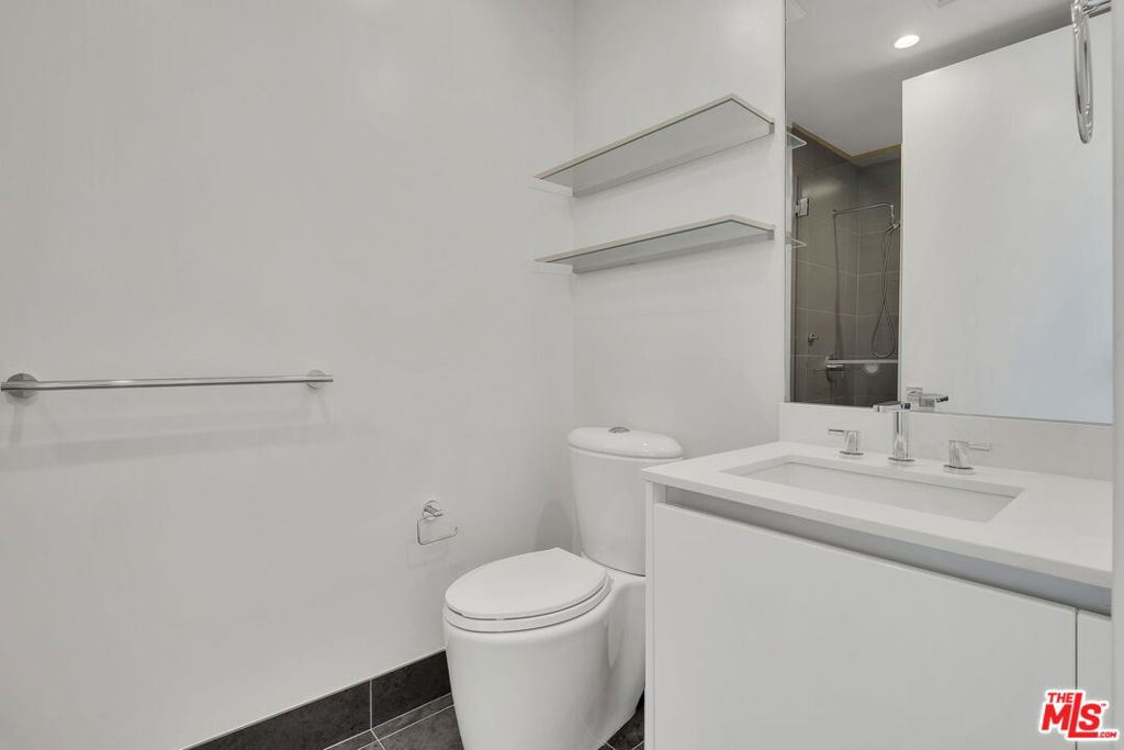 460 N Palm Drive 204 Property Photo 35