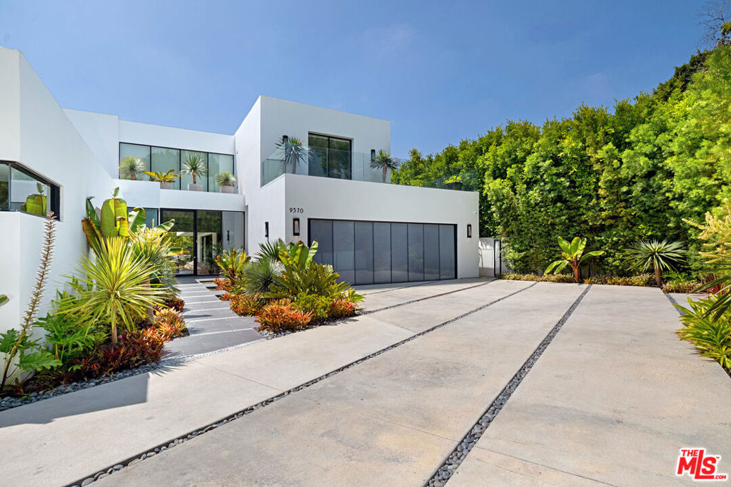 9570 Sunset Boulevard Property Photo 1