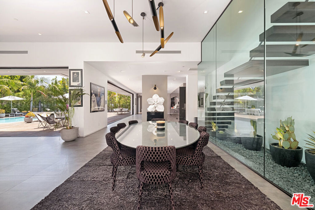 9570 Sunset Boulevard Property Photo 8