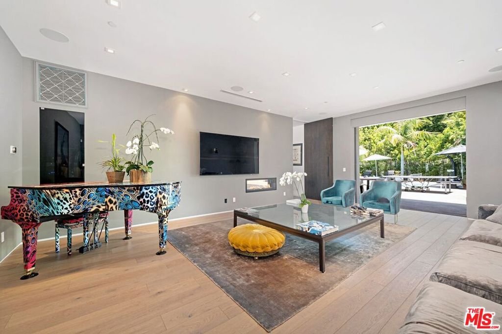 9570 Sunset Boulevard Property Photo 15