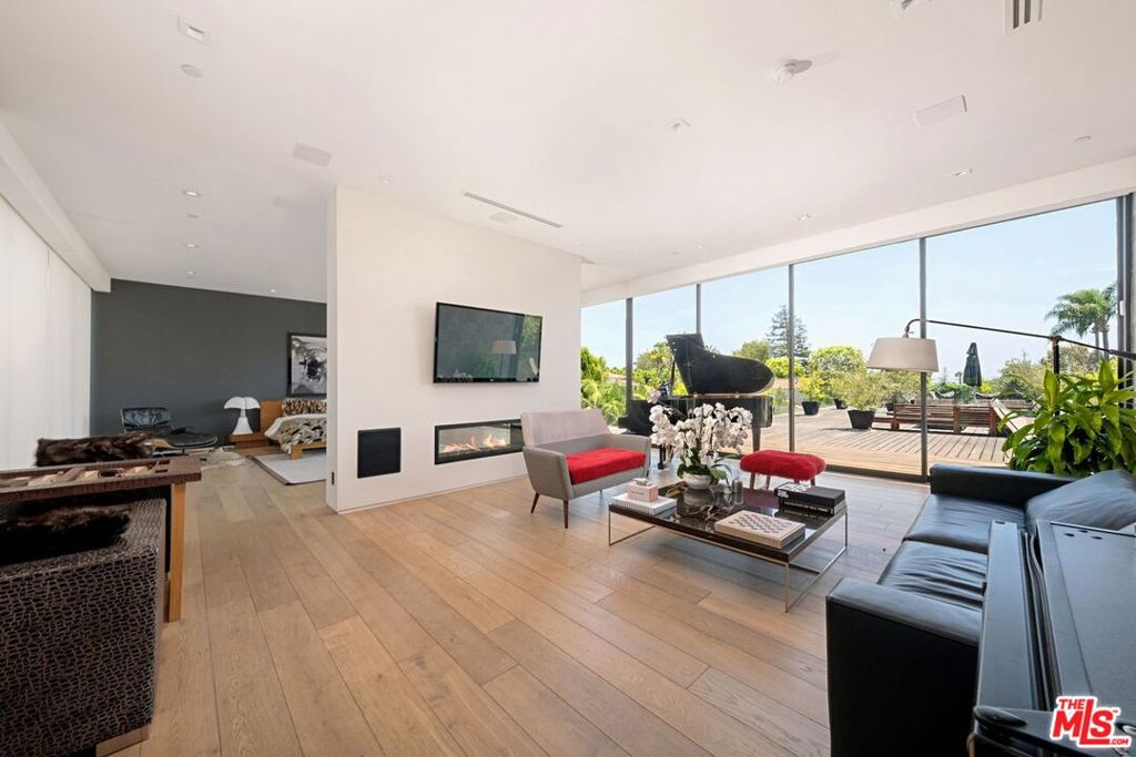 9570 Sunset Boulevard Property Photo 17