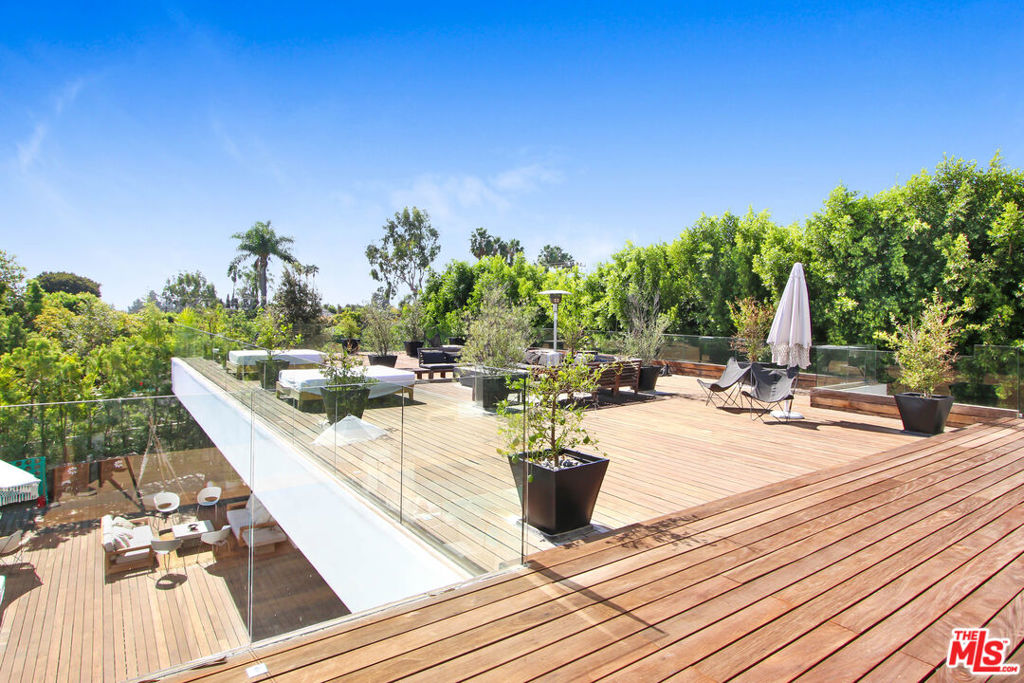 9570 Sunset Boulevard Property Photo 39