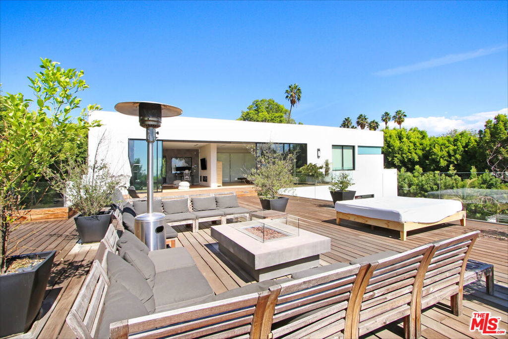 9570 Sunset Boulevard Property Photo 40