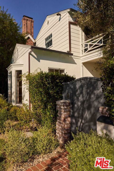 638 N Cherokee Avenue Property Photo 2