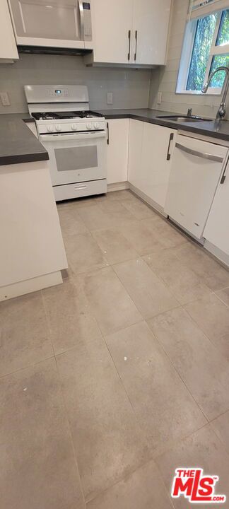 305 Broadway Street 4 Property Photo 10