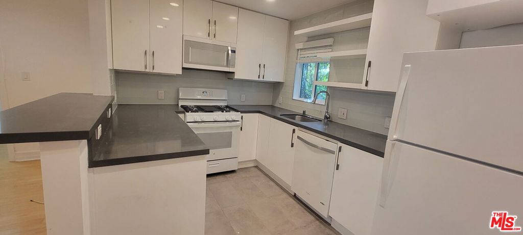 305 Broadway Street 4 Property Photo 12