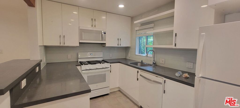 305 Broadway Street 4 Property Photo 15