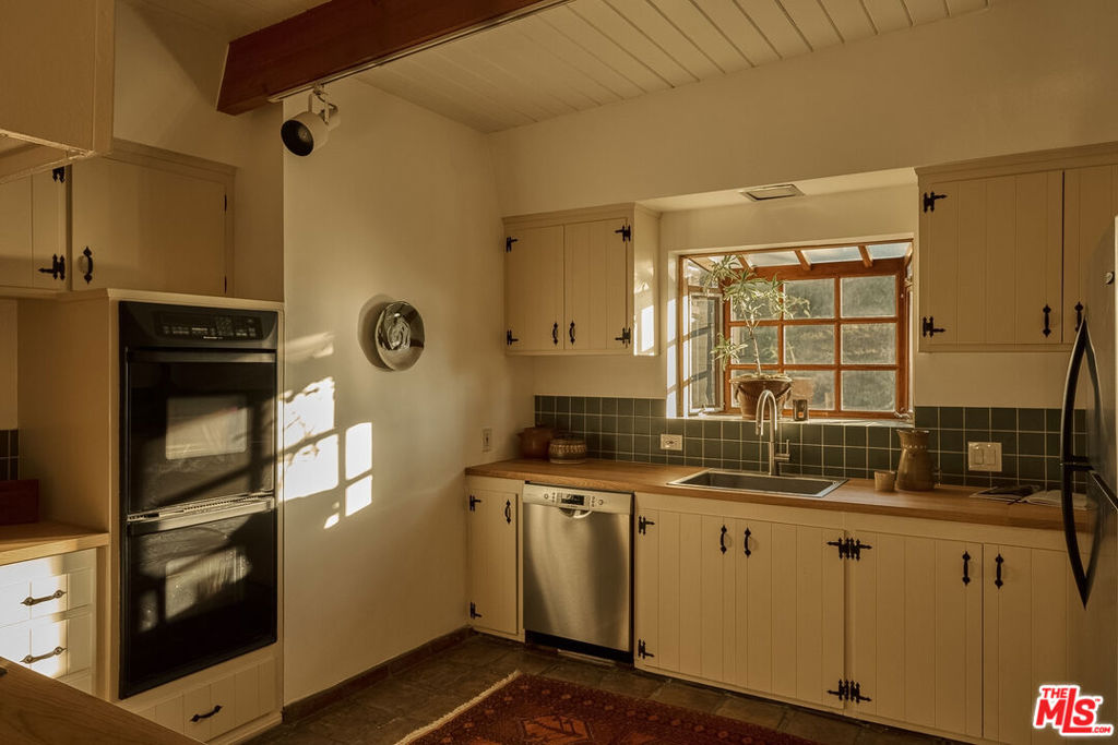 2774 Woodstock Road Property Photo 10