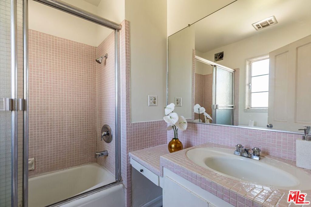 9801 Hillgreen Place Property Photo 19