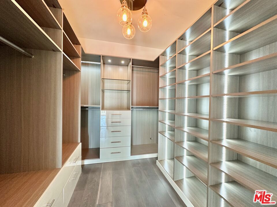 999 N Doheny Drive 612 Property Photo 5