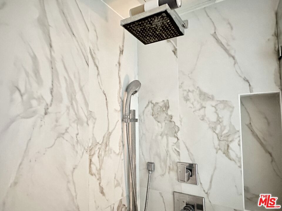 999 N Doheny Drive 612 Property Photo 6