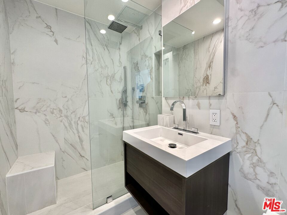 999 N Doheny Drive 612 Property Photo 7