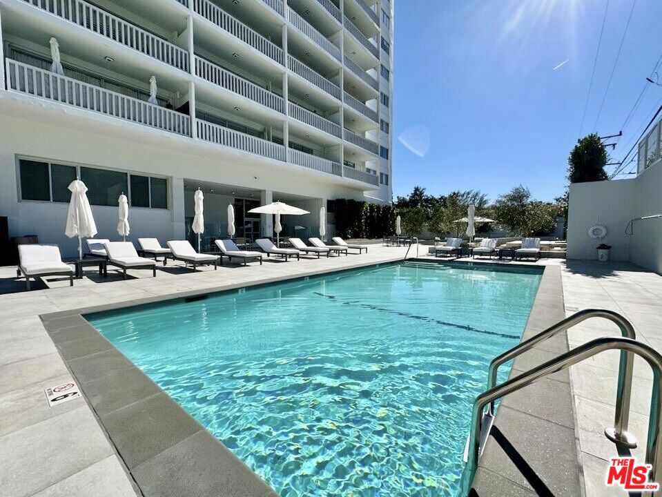 999 N Doheny Drive 612 Property Photo 12